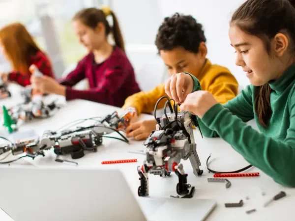 Robots, Coding & Creativity | Robotics & Coding Classes for Kids in Kandivali – Robomonnk